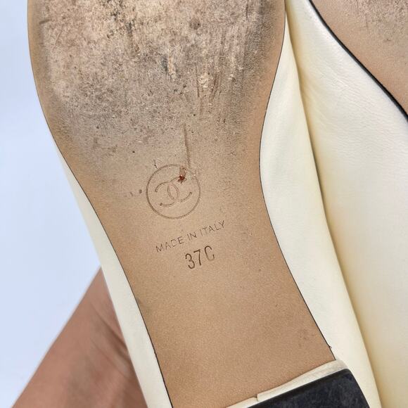 Chanel | Cream Black Lambskin Pearl CC Cap Toe Ballet Flats 2016 FR 37C - Picture 13 of 16